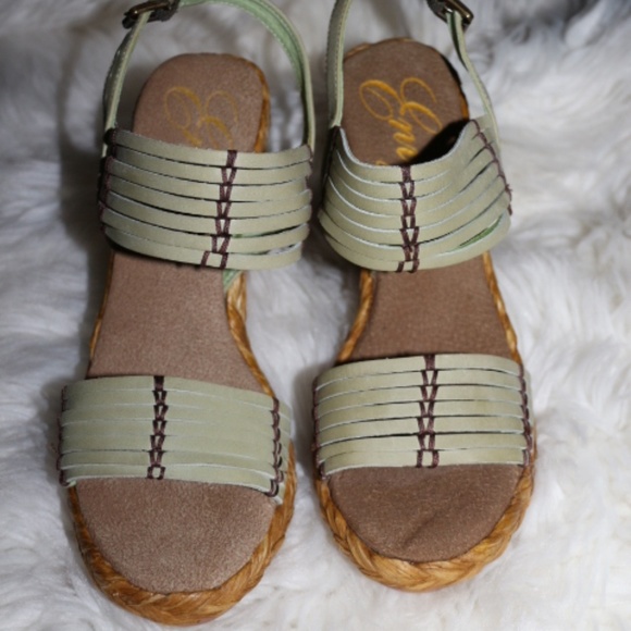 ENVY Shoes - SZ 7 STRAW WEDGES BY ENVY GREEN